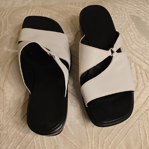 Clarks Black and White Mules - Picture 11 of 12